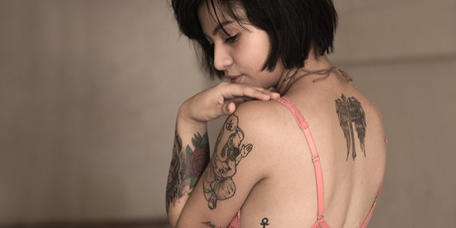 Tattooed Stunning Slut Having Fervent Oral Sex in Face Sitting