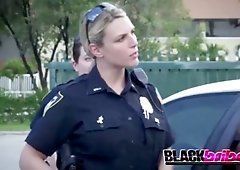 Venom reccomend female cop sucks dick